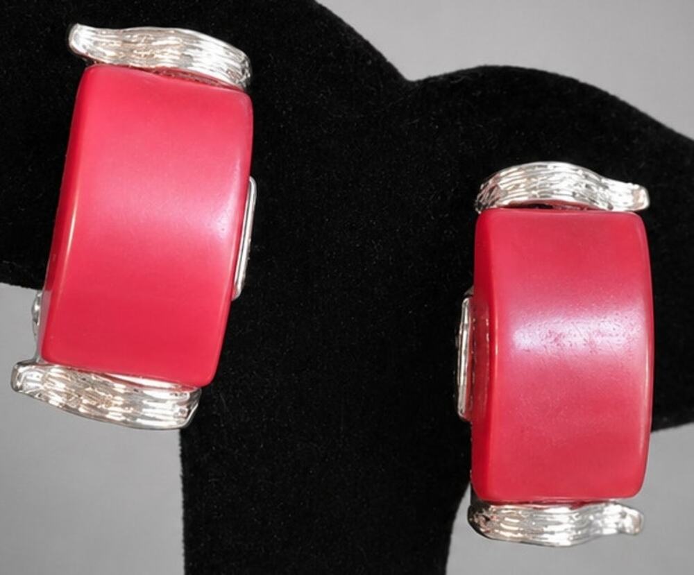 Vintage Red Thermoset Clip-on Earrings 1" Lucite Silver-tone Rectangle rc-11